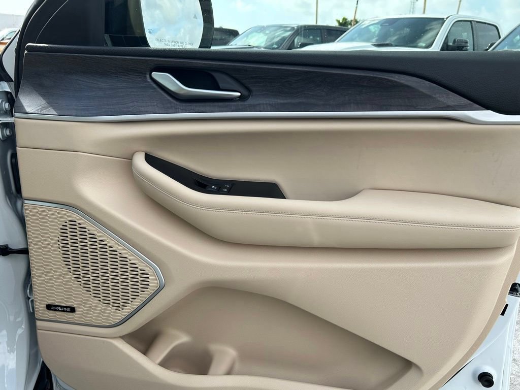 Certified 2022 Jeep Grand Cherokee L Limited RWD image 30
