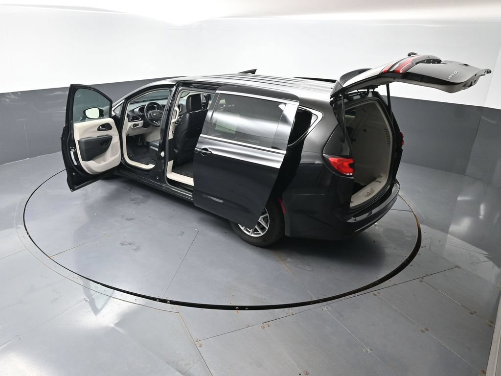 Used 2024 Chrysler Pacifica Touring-L FWD image 67