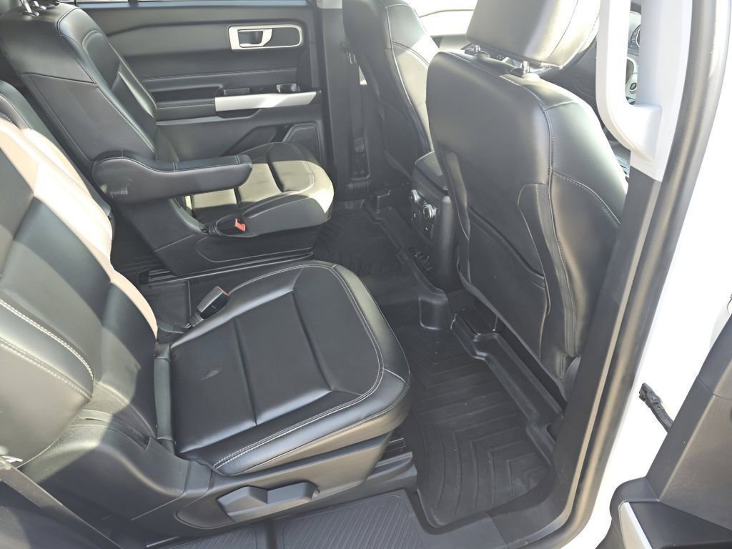 Used 2022 Ford Explorer XLT w/ Equipment Group 202A image 28