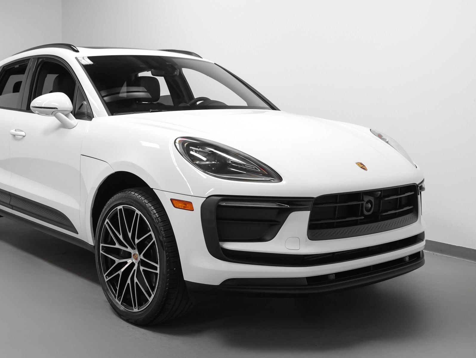 Certified 2026 Porsche Macan image 9