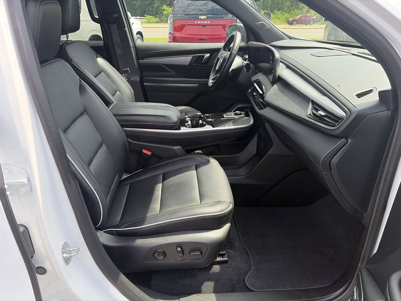Certified 2025 Buick Enclave Preferred FWD image 18