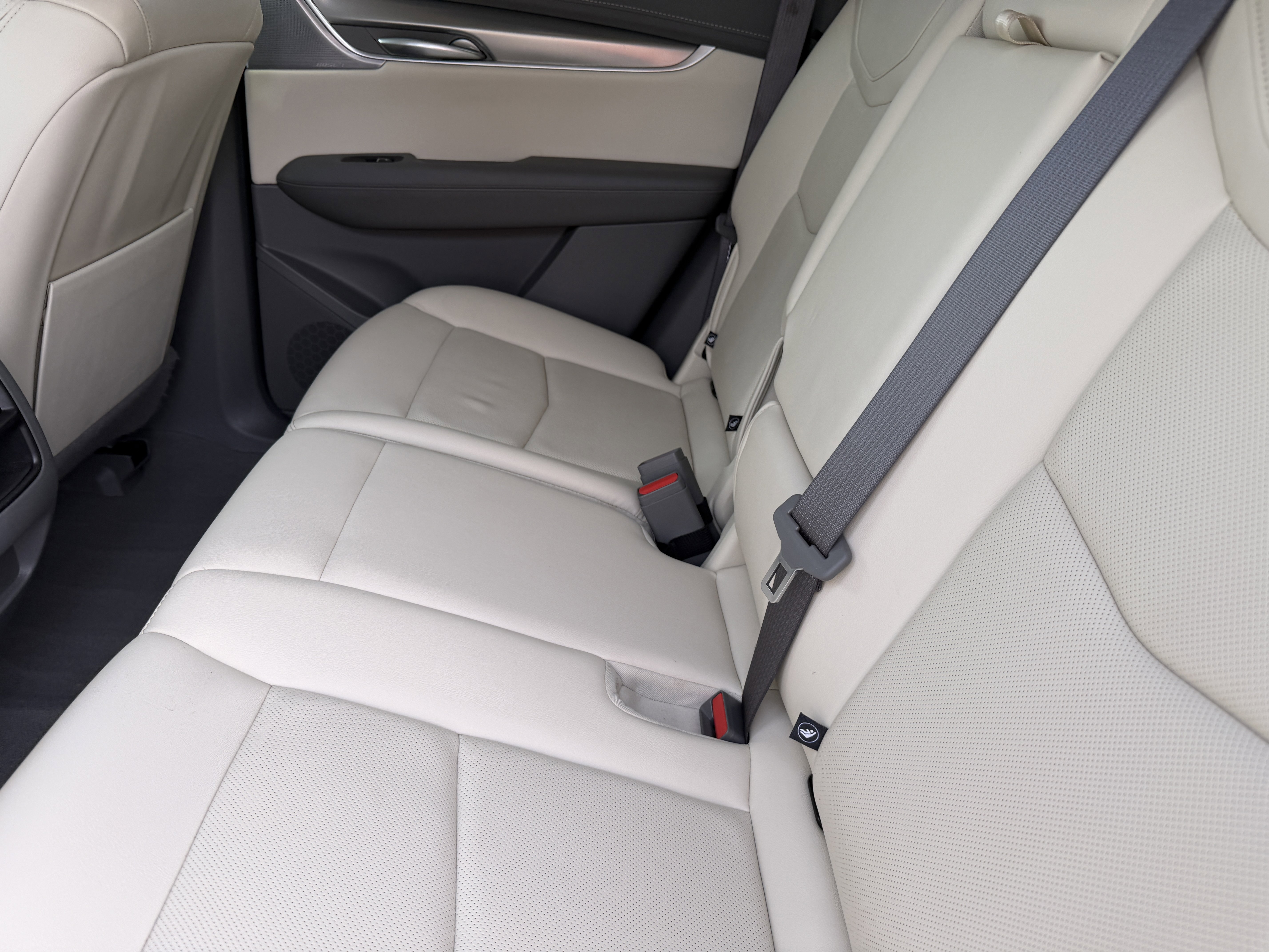 Certified 2024 Cadillac XT5 Premium Luxury w/ LPO, Floor Liner Package image 18