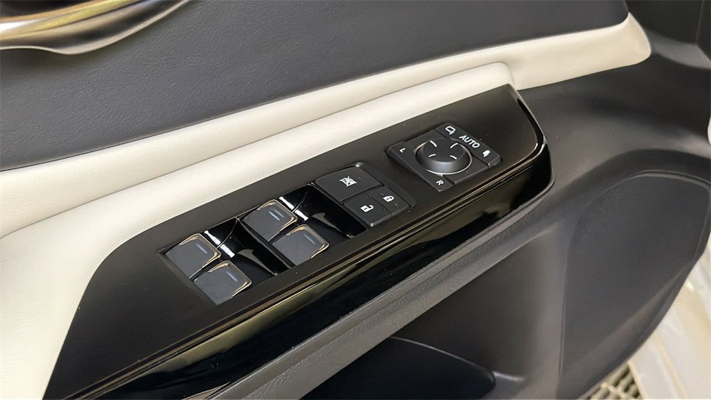 Certified 2025 Lexus ES 350 Ultra Luxury w/ Accessory Package (Z2) image 24