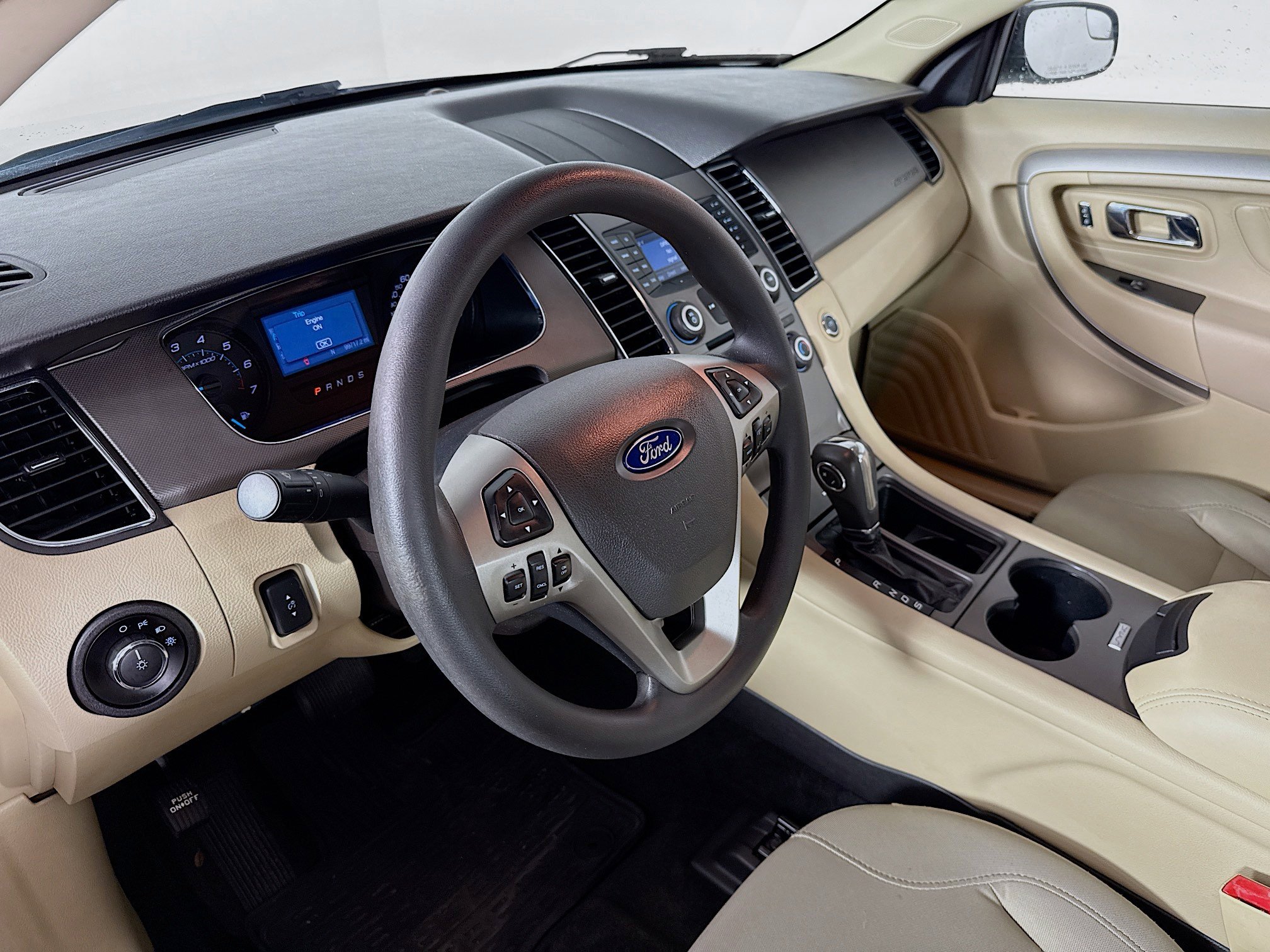 Used 2018 Ford Taurus SE image 8