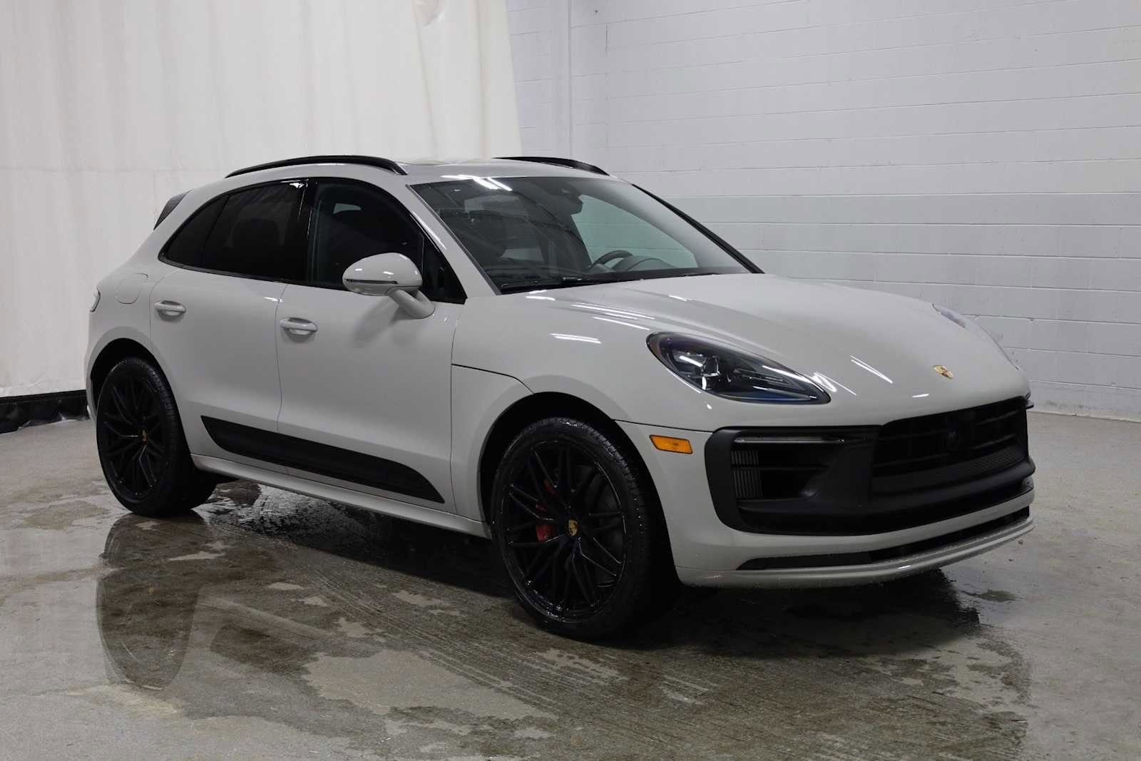 New 2026 Porsche Macan GTS image 13