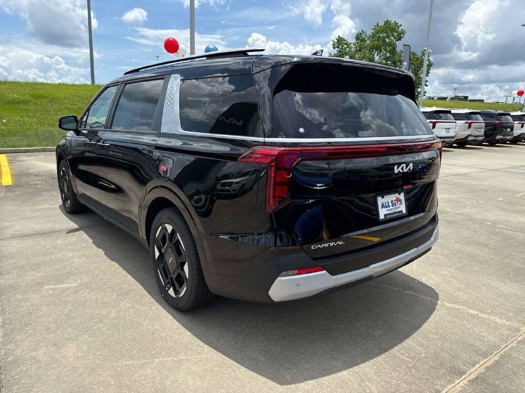 New 2026 Kia Carnival EX FWD image 6