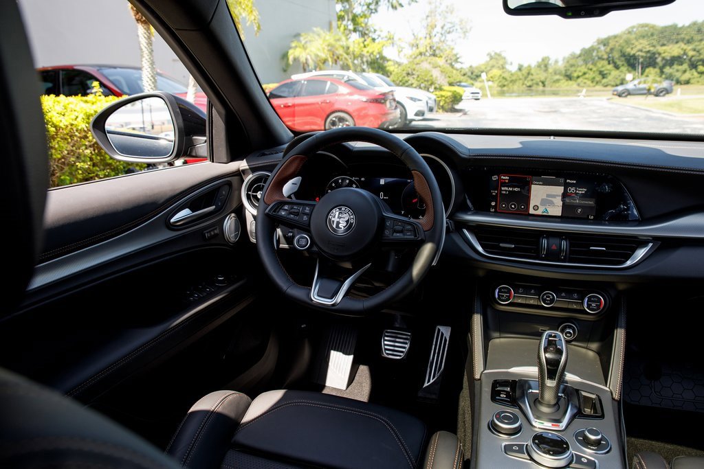 New 2025 Alfa Romeo Stelvio Sprint image 30