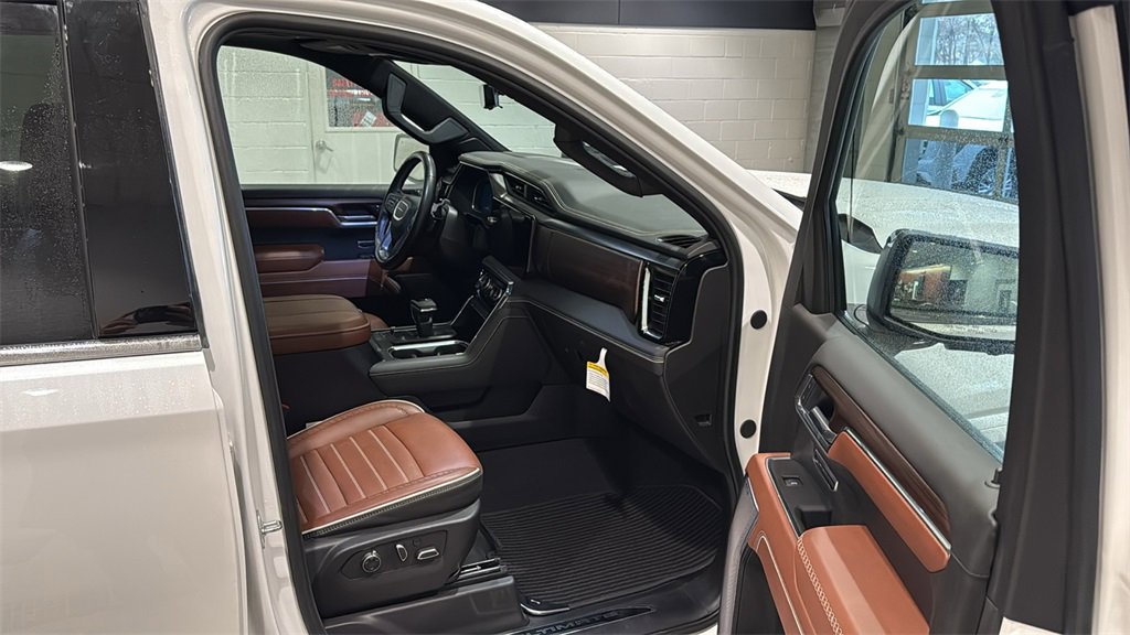Used 2025 GMC Sierra 1500 Denali Ultimate image 12