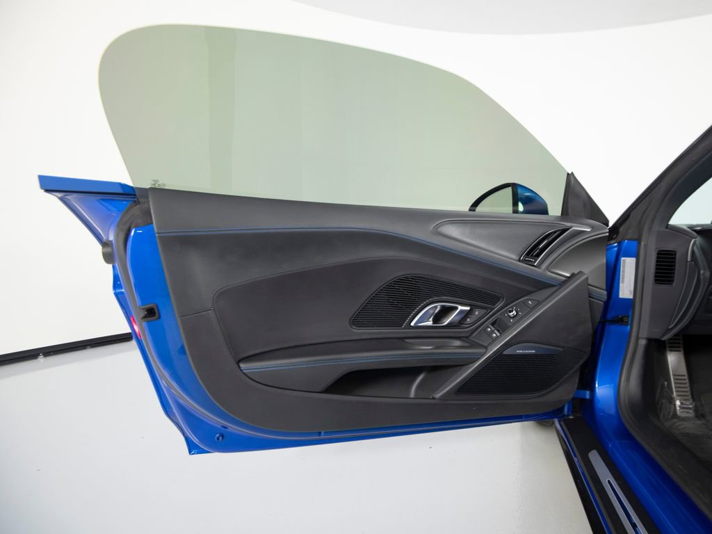 Used 2021 Audi R8 V10 w/ Premium Package RWD image 11