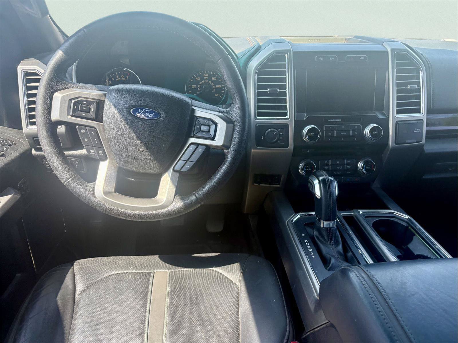 Used 2015 Ford F150 Platinum w/ Equipment Group 701A Luxury AWD/4WD image 9