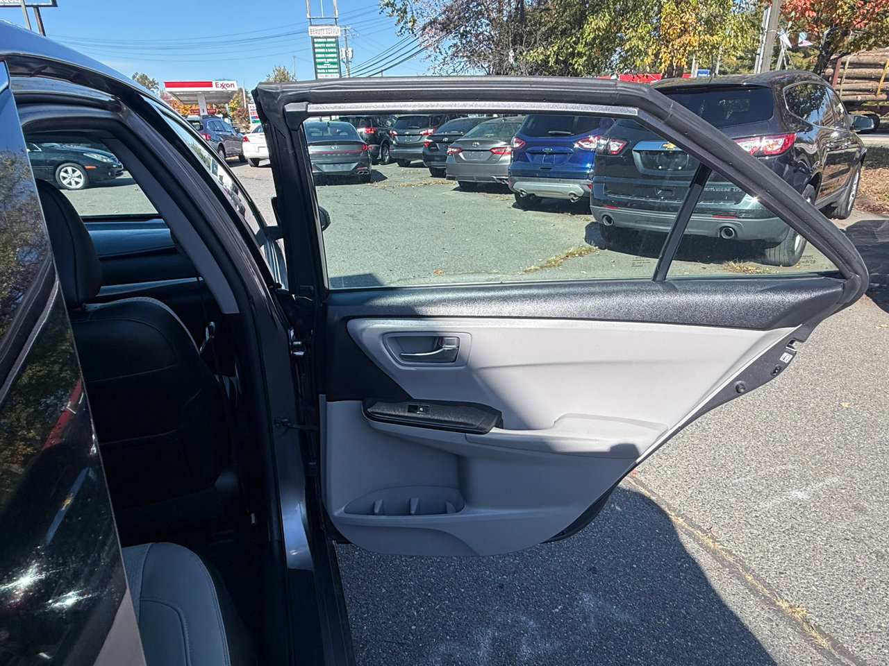 Used 2017 Toyota Camry SE image 27