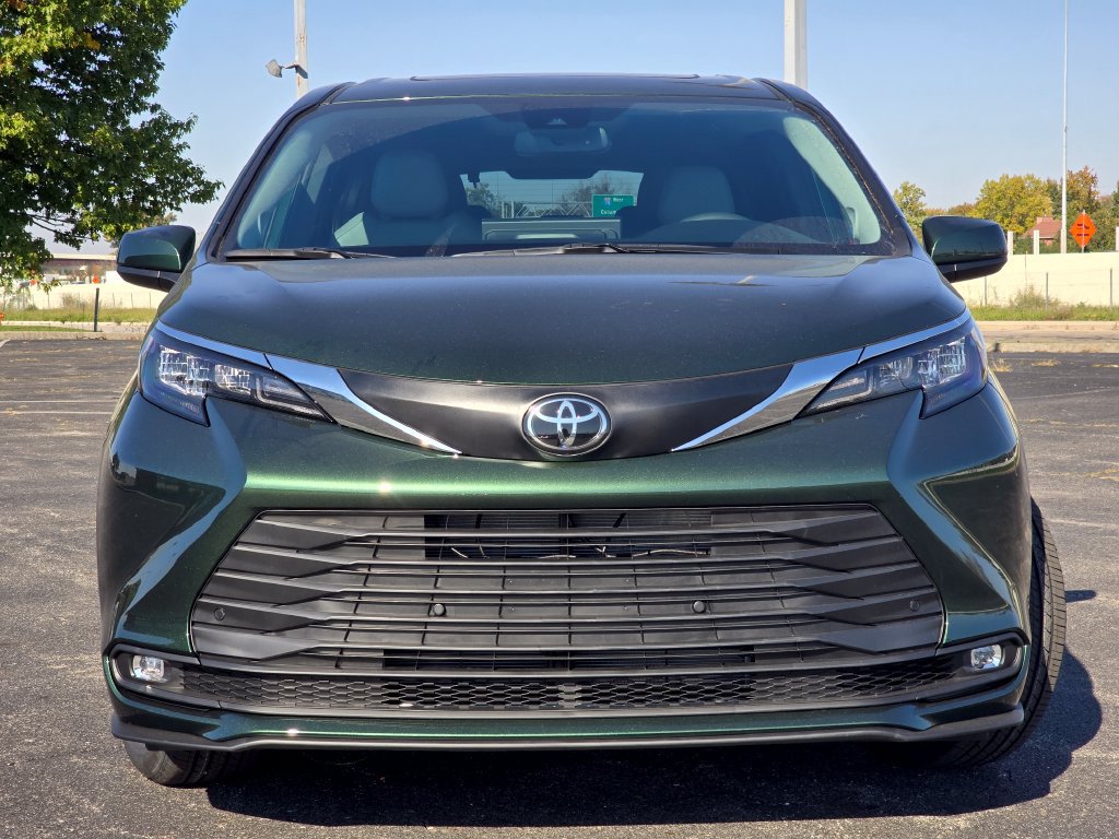 New 2026 Toyota Sienna XLE FWD image 12