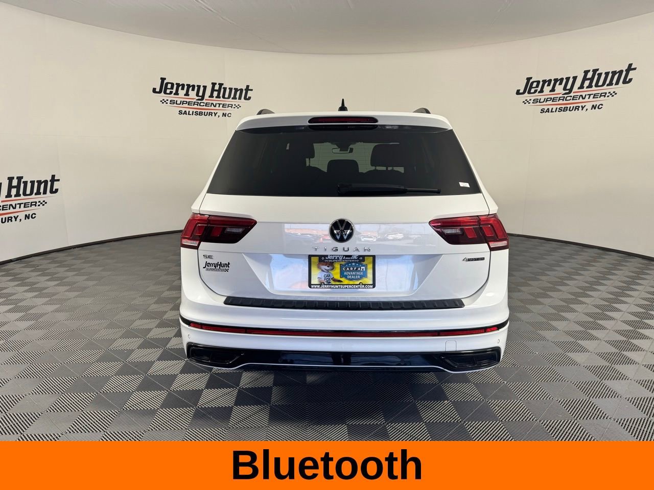 Used 2024 Volkswagen Tiguan SE R-Line image 8