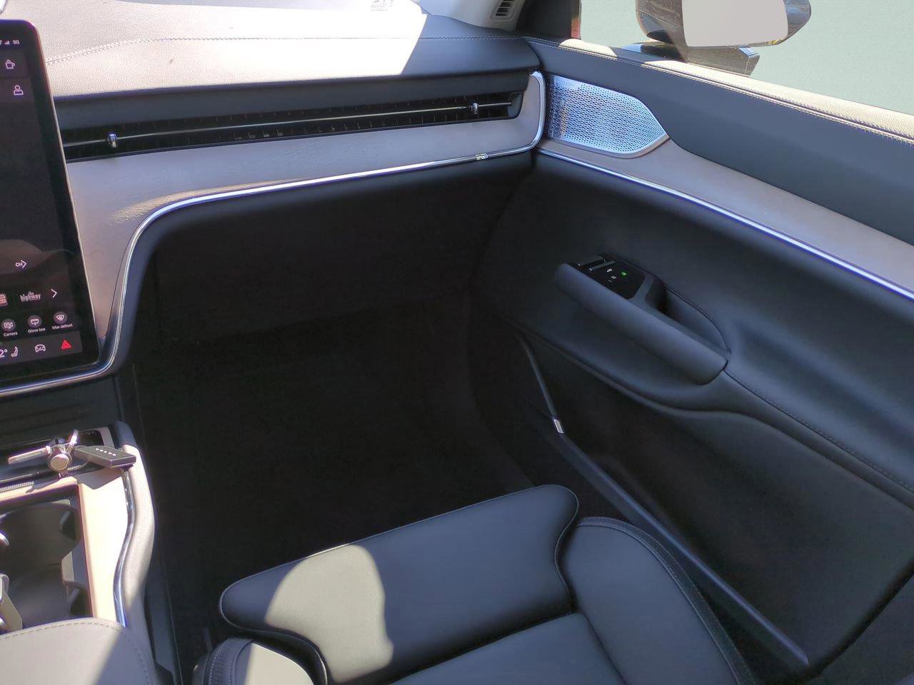 New 2025 Volvo EX90 Ultra image 13