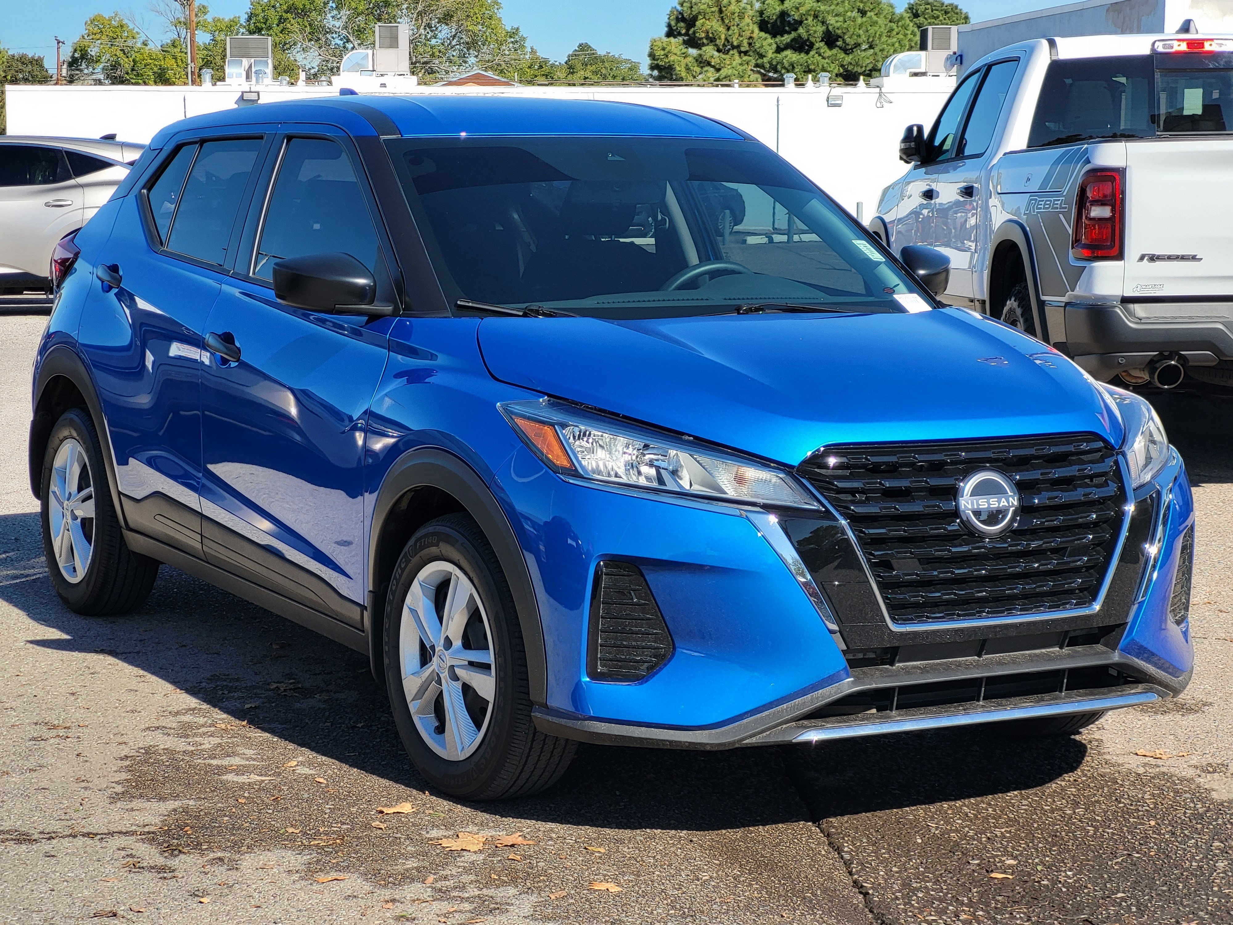 Certified 2025 Nissan Kicks Play S FWD image 2