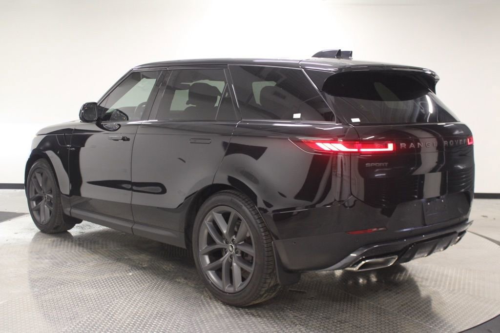 Used 2025 Land Rover Range Rover Sport SE image 3