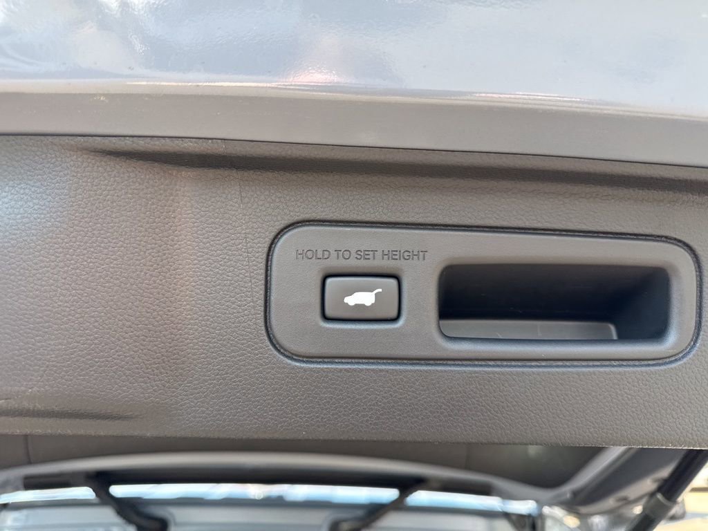 Used 2025 Honda Pilot Black Edition image 32