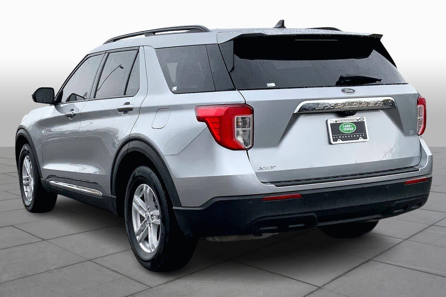 Used 2023 Ford Explorer XLT image 11