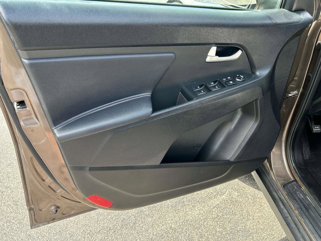 Used 2011 Kia Sportage LX w/ Convenience Pkg image 12