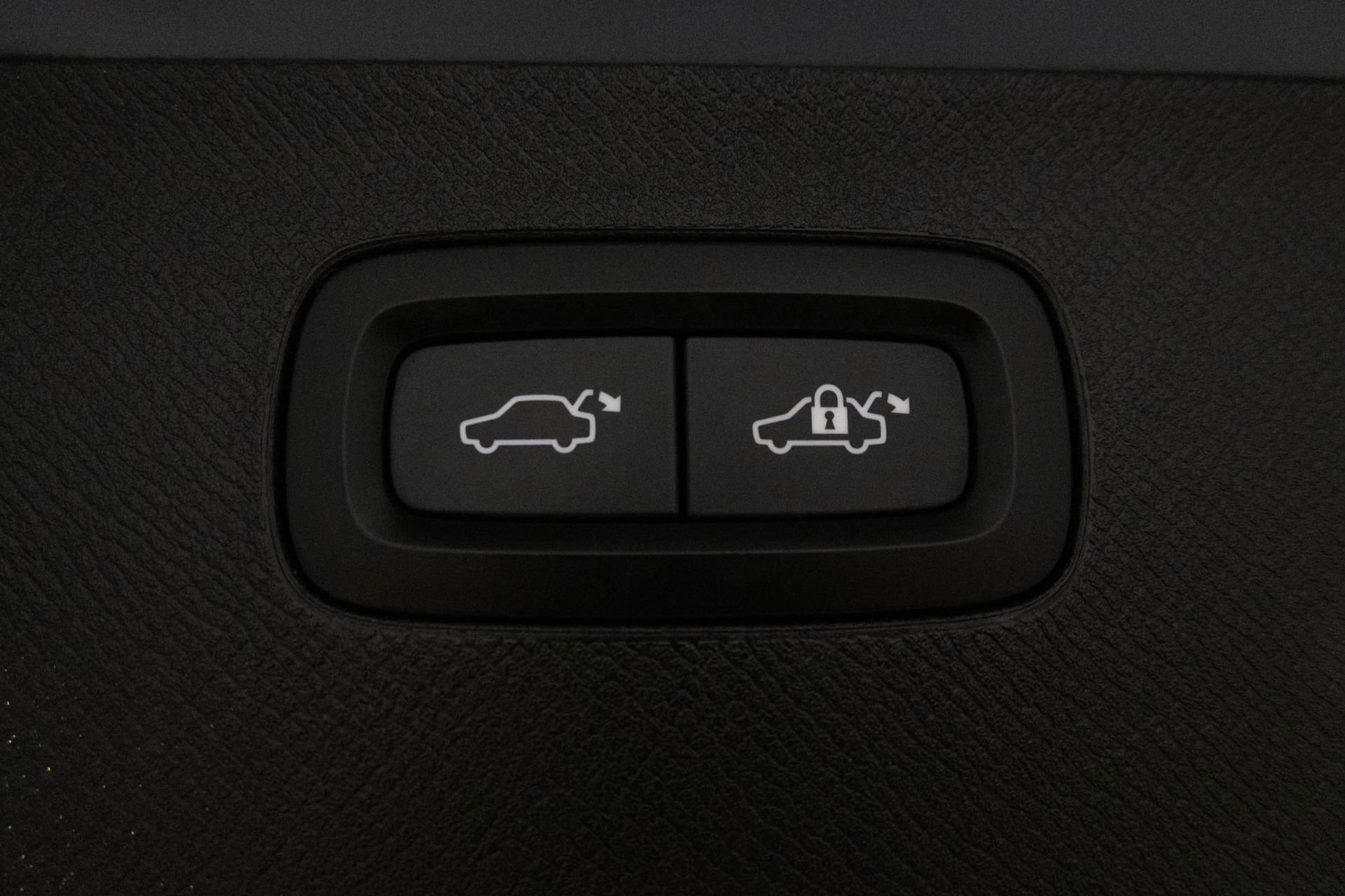 Used 2021 Volvo XC90 T6 Momentum w/ Protection Package image 37