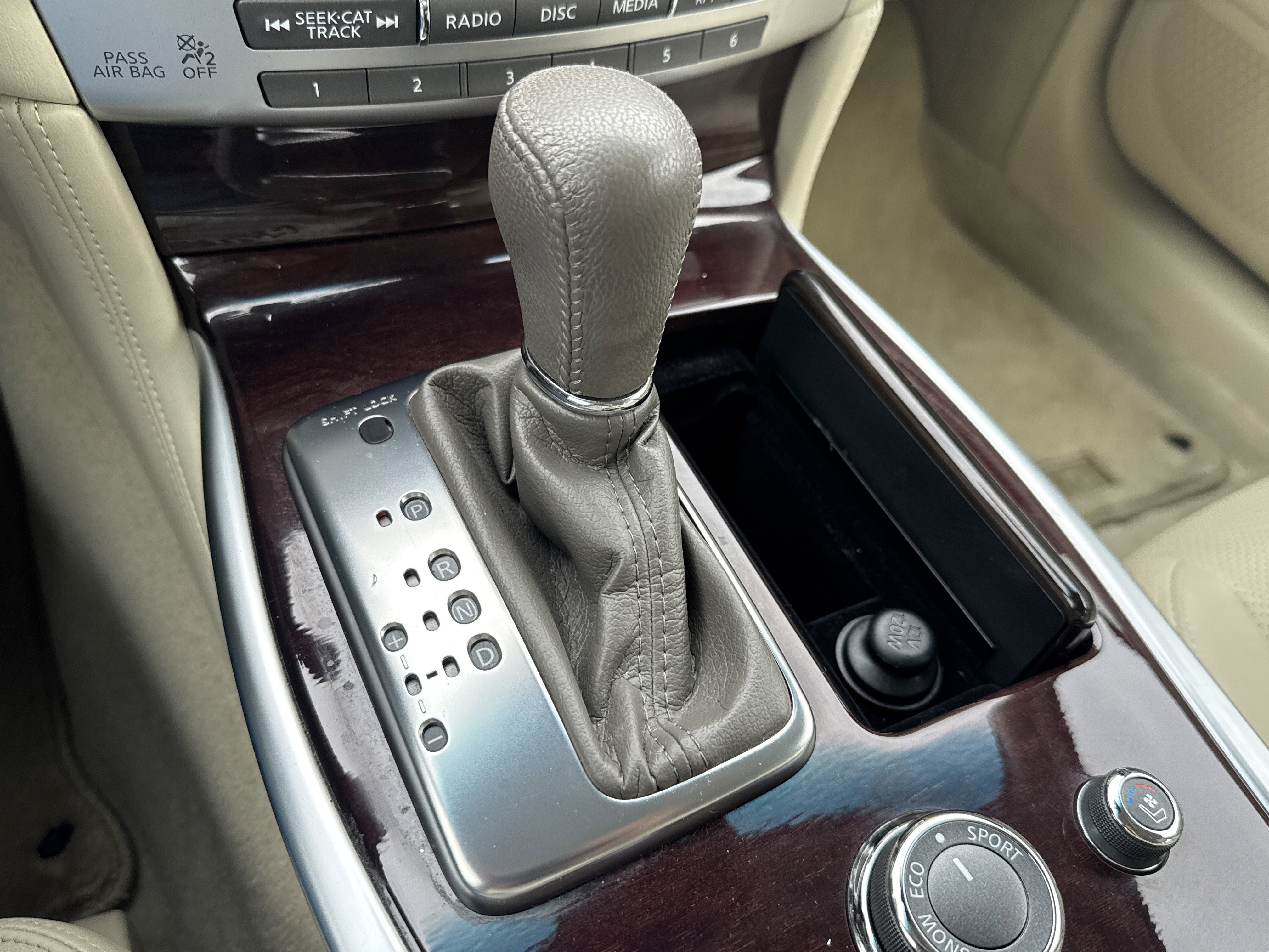 Used 2019 INFINITI Q70 L 3.7 image 23