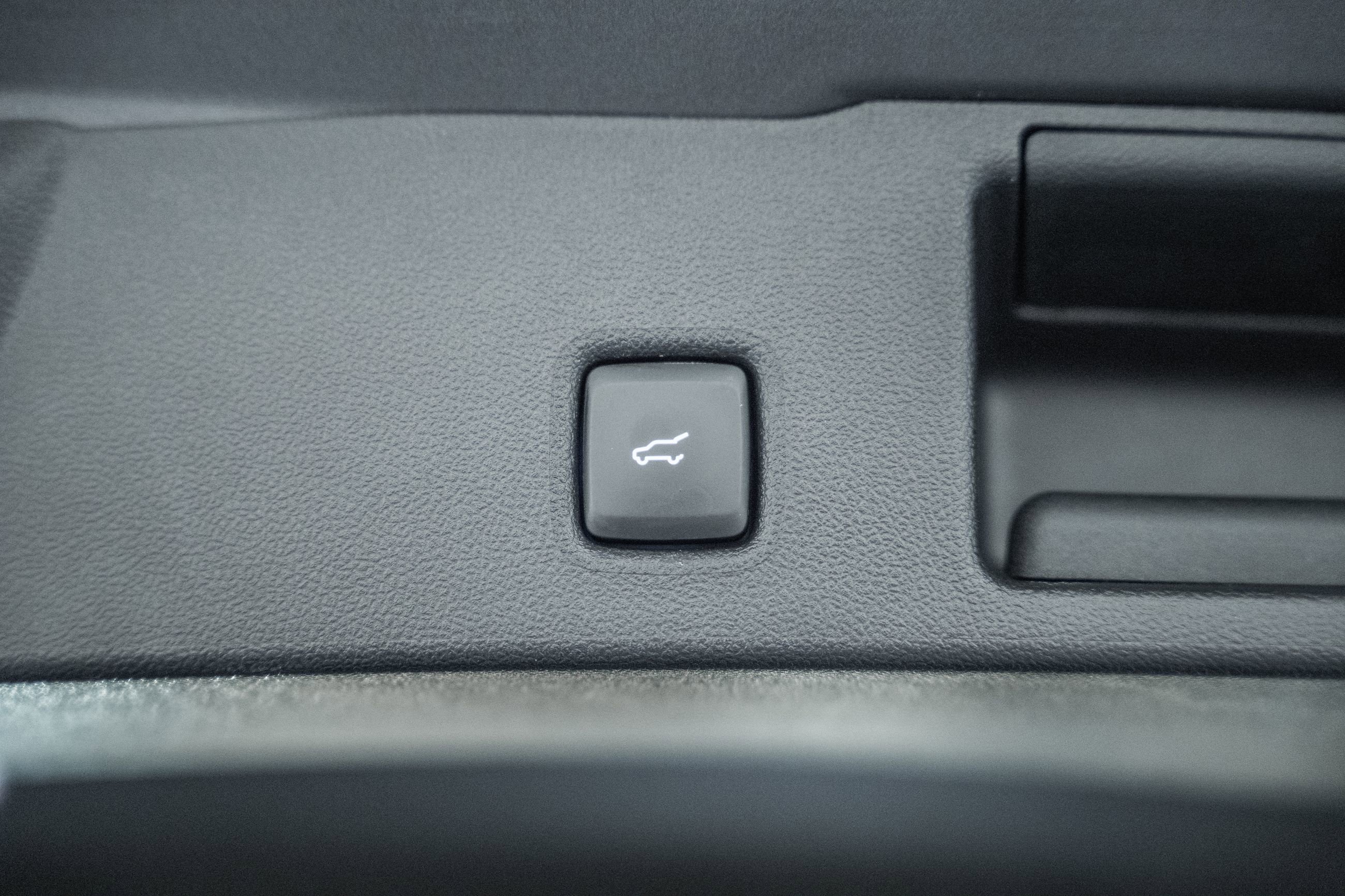 Certified 2021 Ford Escape SE w/ SE Sport Appearance Package image 23