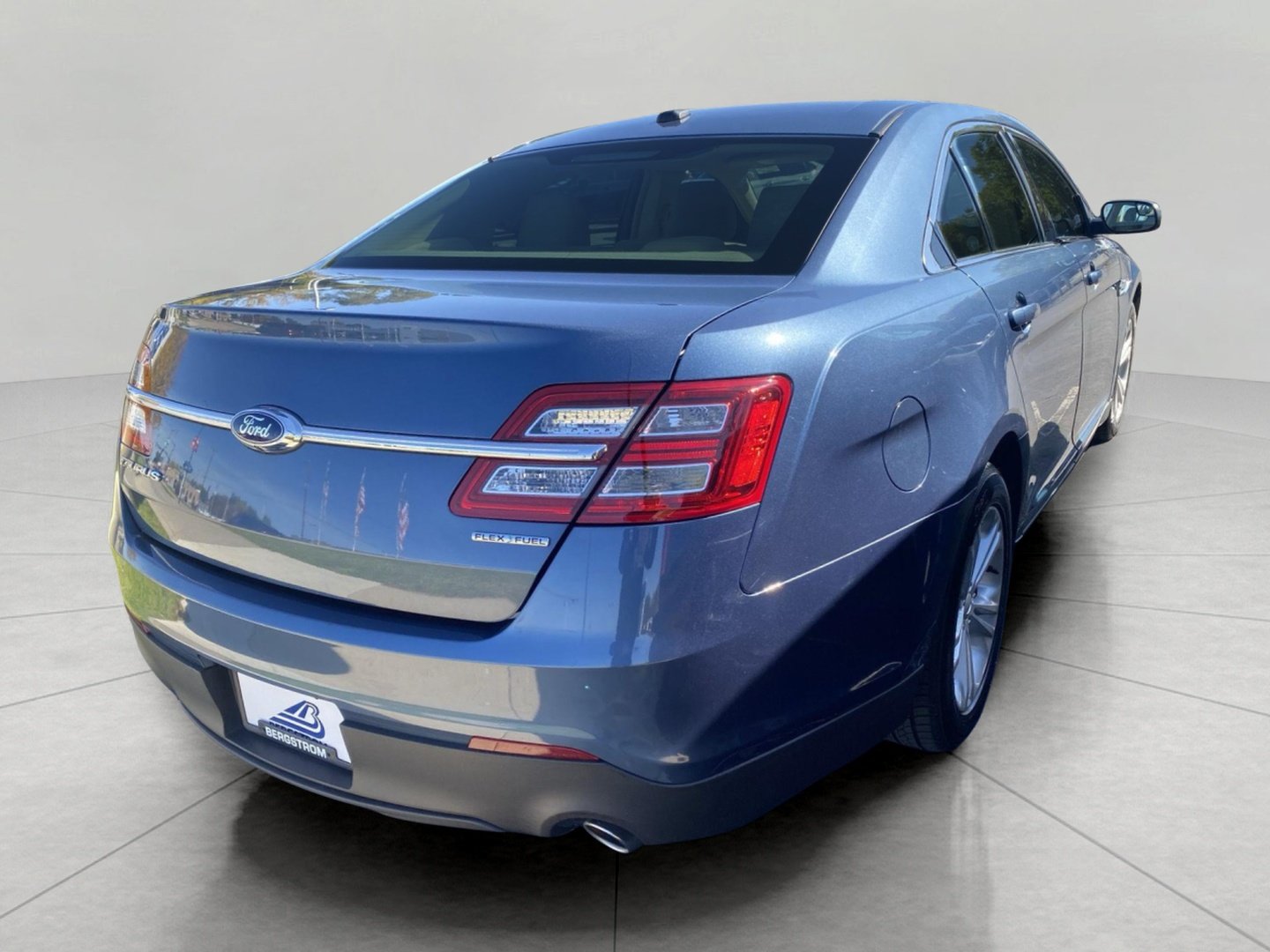 Used 2018 Ford Taurus SE FWD image 9