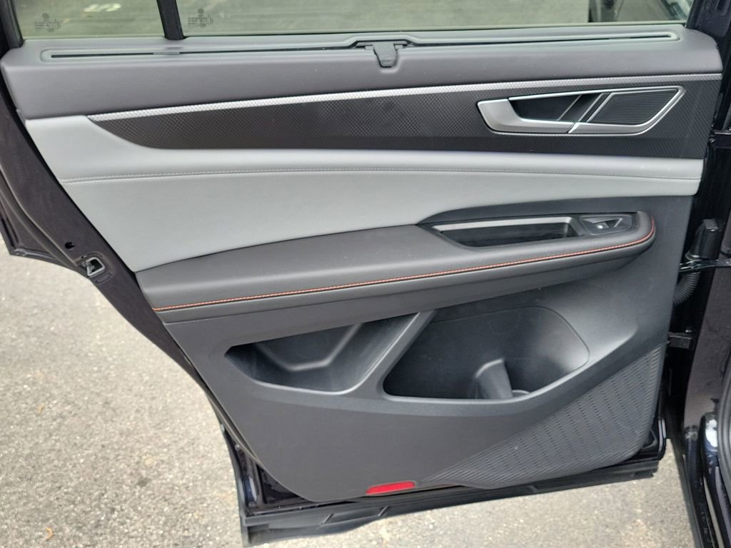 Certified 2026 Volkswagen Atlas Peak Edition AWD/4WD image 11
