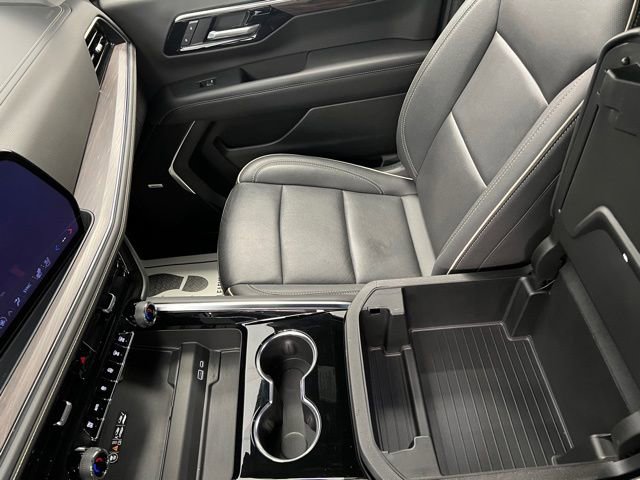 Used 2025 Chevrolet Suburban Premier AWD/4WD image 37