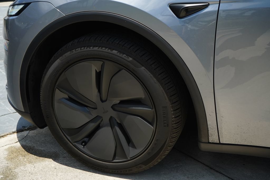 Used 2026 Tesla Model Y AWD image 4