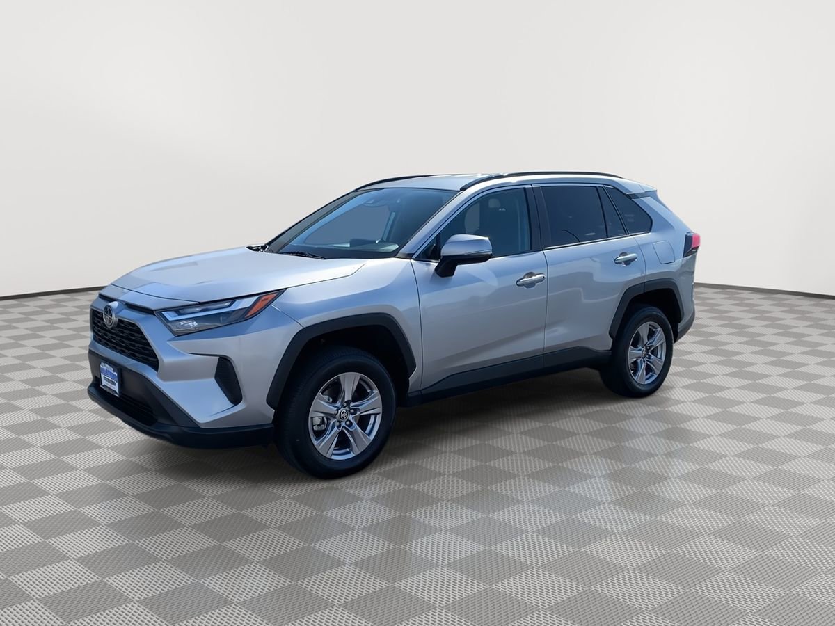 Used 2025 Toyota RAV4 XLE AWD/4WD image 3