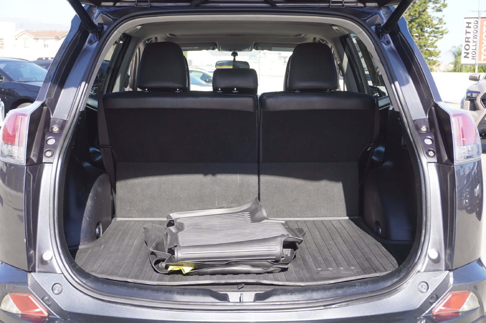 Used 2016 Toyota RAV4 XLE AWD/4WD image 7