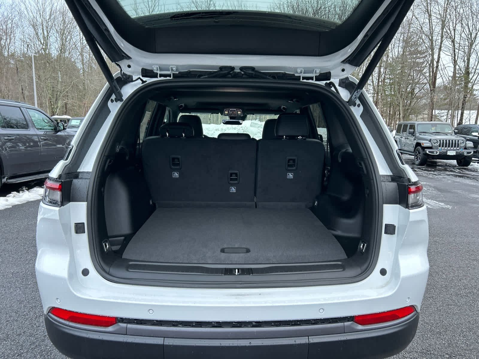 New 2026 Jeep Grand Cherokee Altitude AWD/4WD image 26