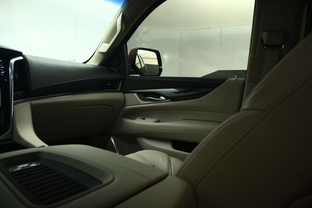 Used 2019 Cadillac Escalade Luxury w/ LPO, Radiant Package AWD/4WD image 41