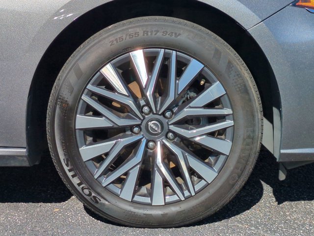 Used 2025 Nissan Altima 2.5 SV image 12