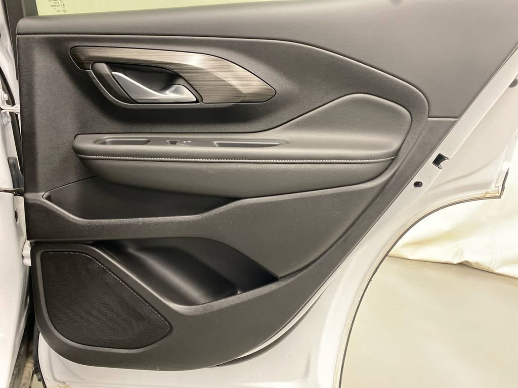 Used 2024 GMC Terrain SLT image 13