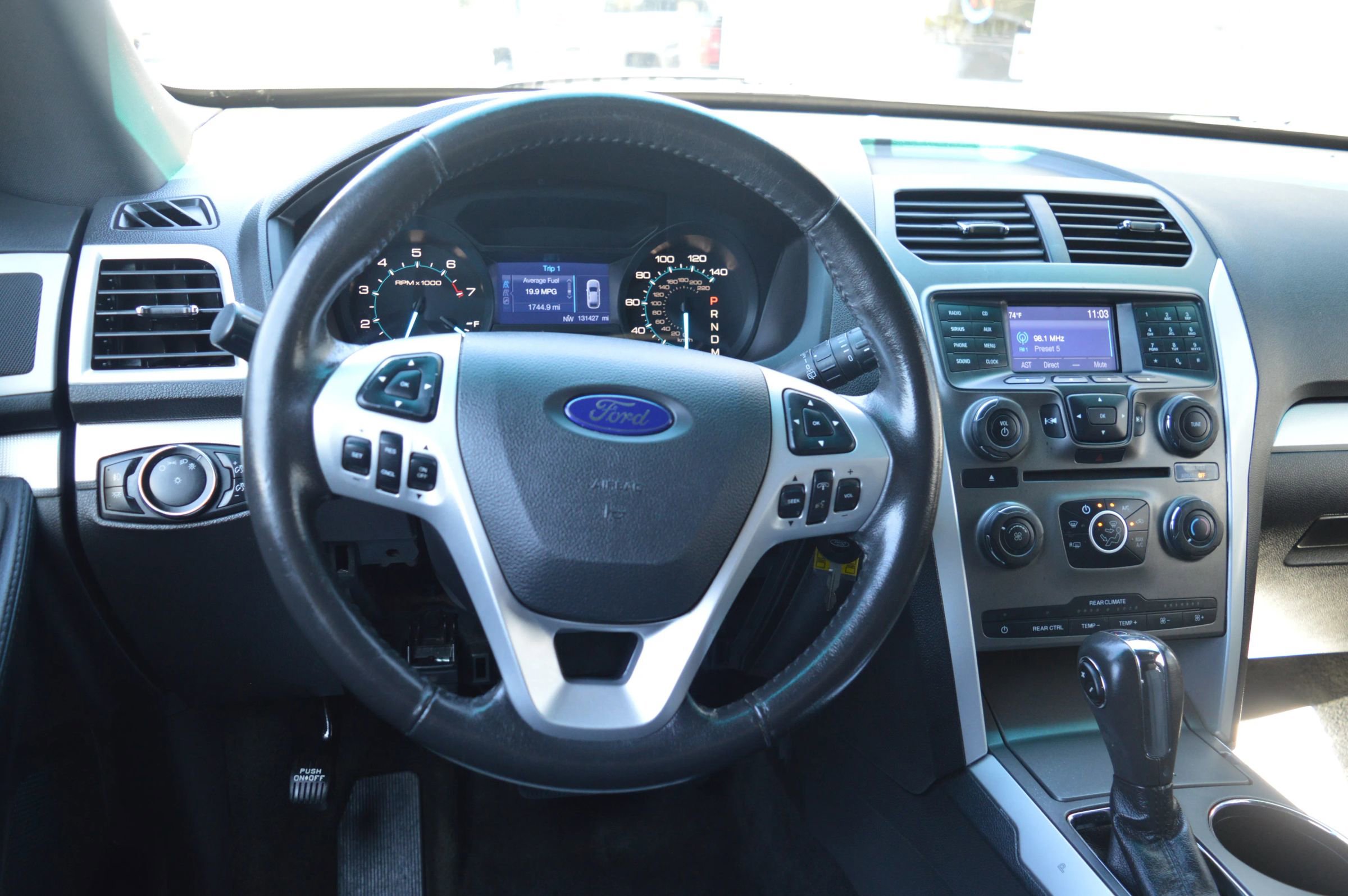 Used 2014 Ford Explorer XLT image 38