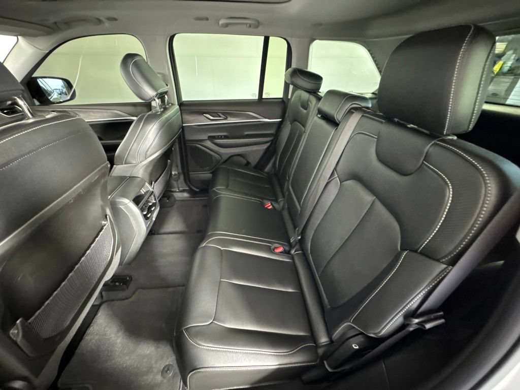 Certified 2023 Jeep Grand Cherokee Limited w/ Black Appearance Package AWD/4WD image 27
