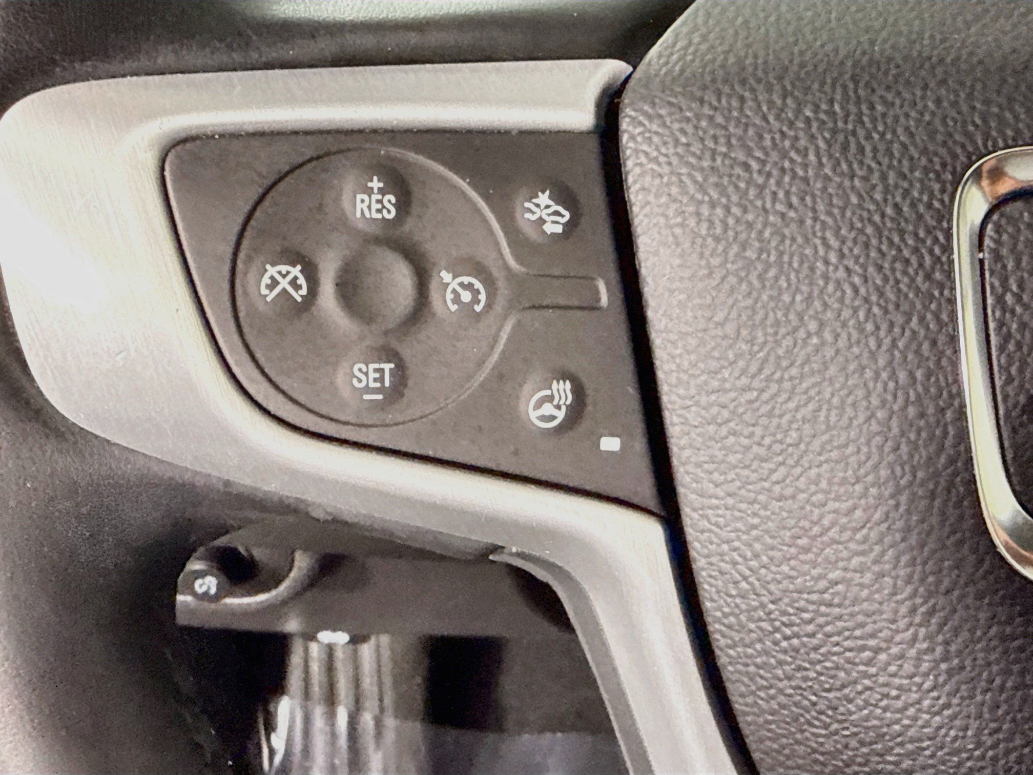 Used 2023 GMC Terrain SLT w/ Tech Package FWD image 14