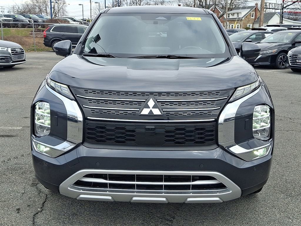 Used 2024 Mitsubishi Outlander SE Black Edition image 2