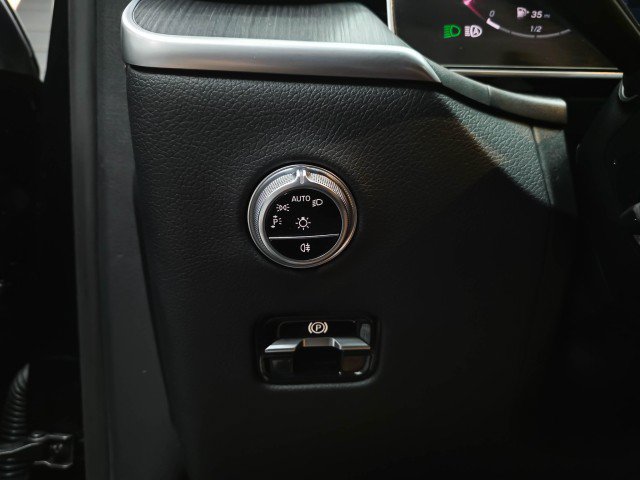 Used 2024 Mercedes-Benz GLC 300 4MATIC image 30