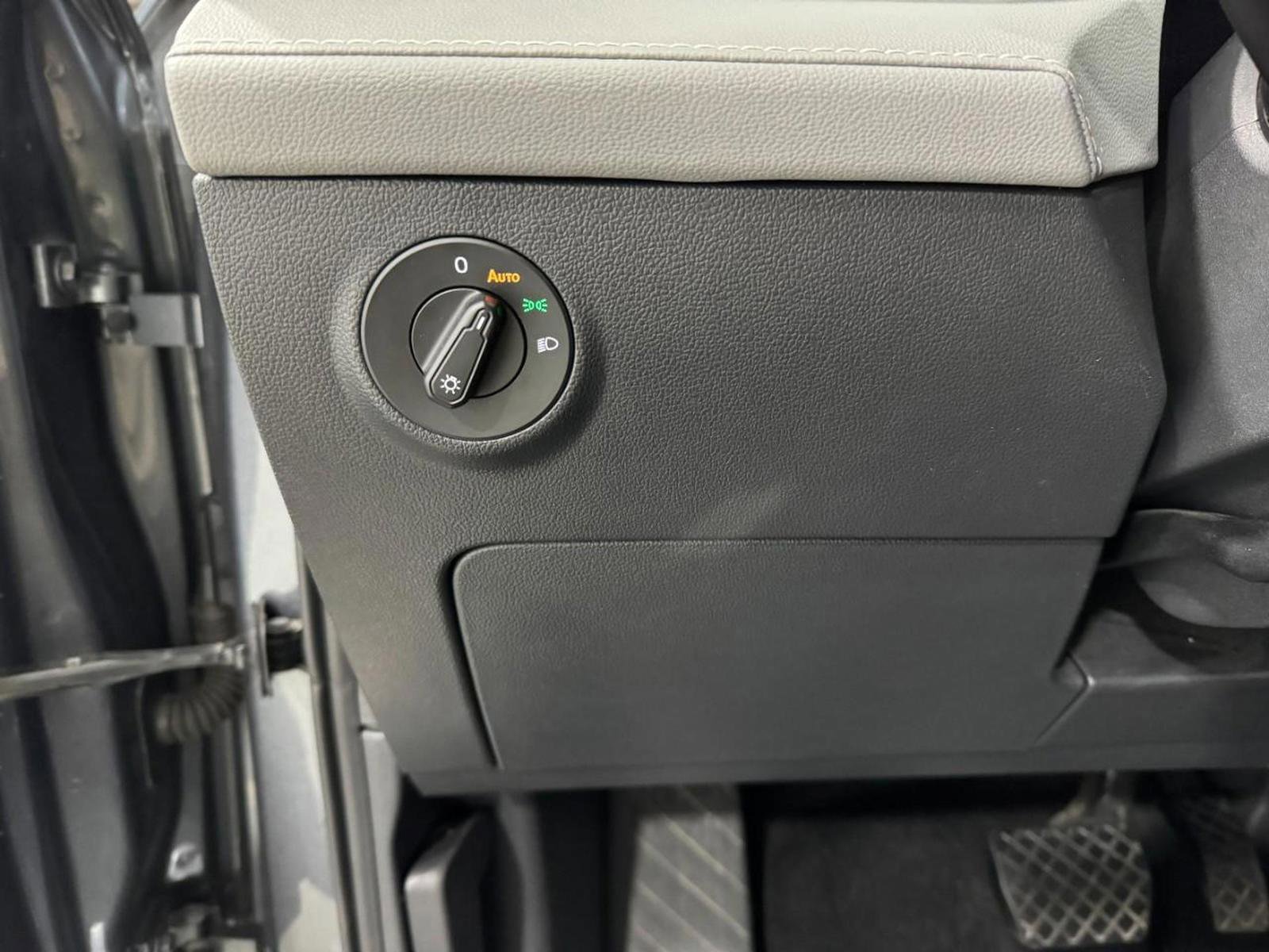 Used 2024 Volkswagen Taos SE image 29