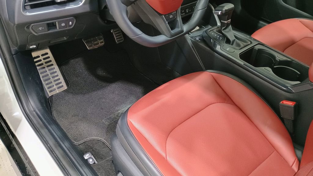 Used 2025 Kia K4 GT-Line Turbo image 10