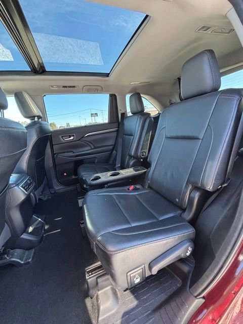 Used 2015 Toyota Highlander Limited Platinum image 12