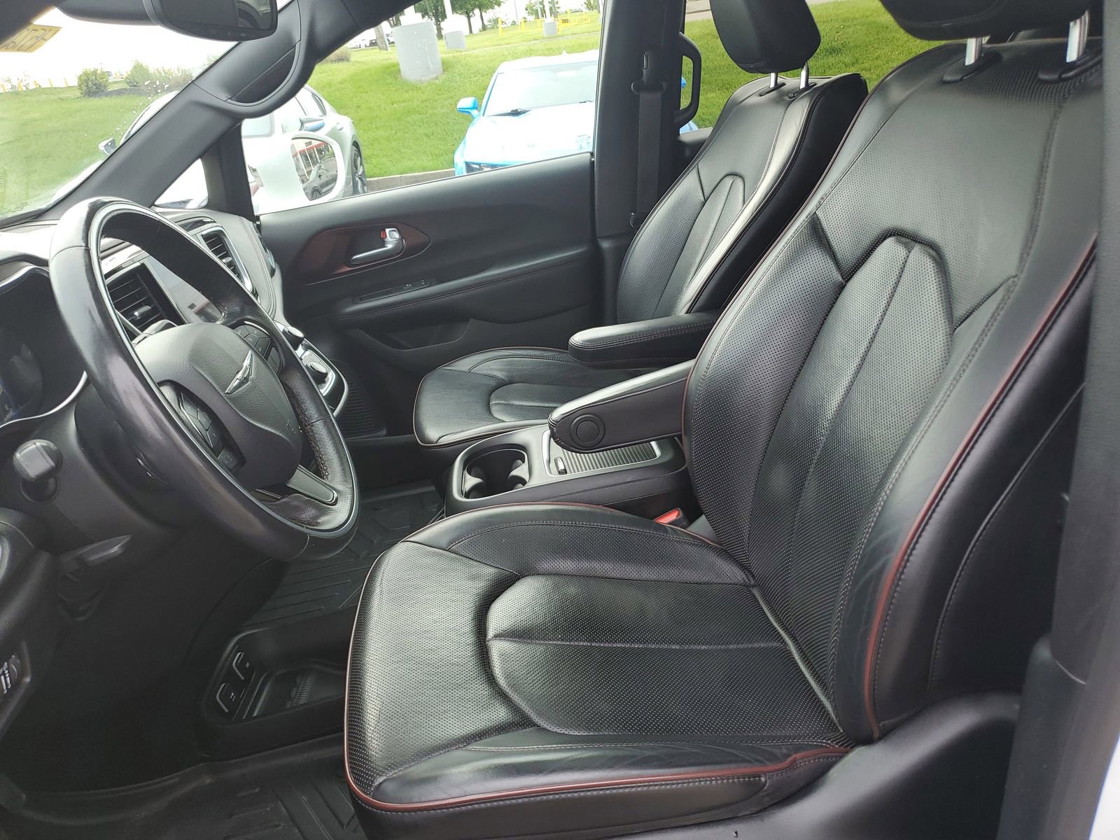 Used 2020 Chrysler Pacifica Limited FWD image 14