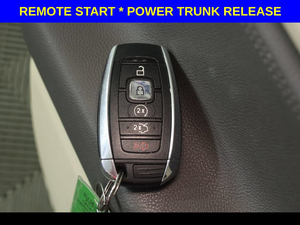 Used 2017 Lincoln Continental Select w/ Technology Package FWD image 11
