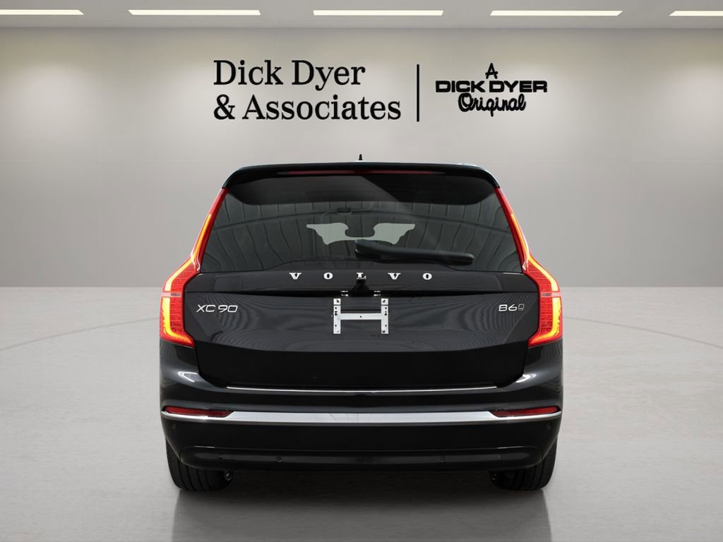 Used 2023 Volvo XC90 B6 Ultimate w/ Lounge Package image 4