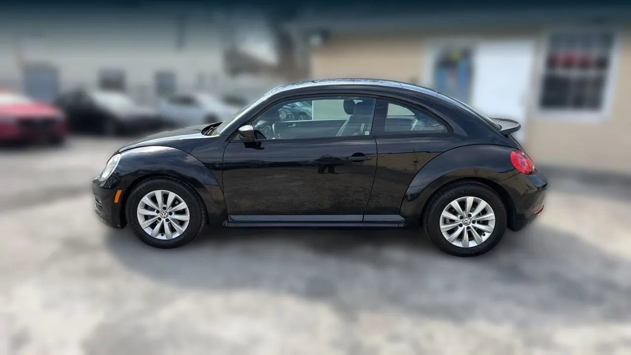 Used 2015 Volkswagen Beetle 1.8T FWD image 2