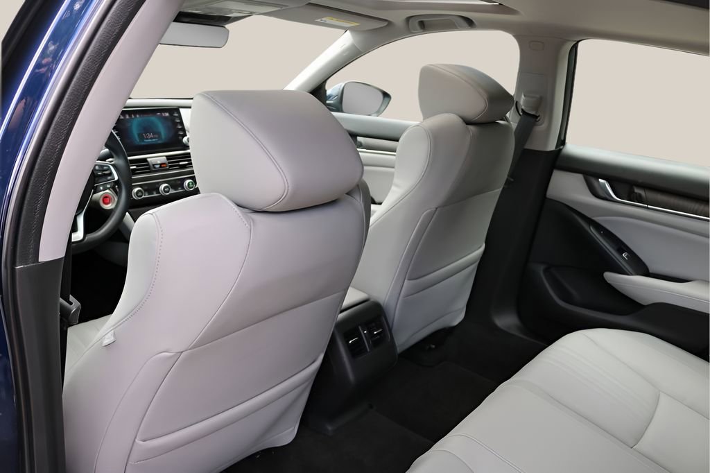 Used 2018 Honda Accord Touring image 15