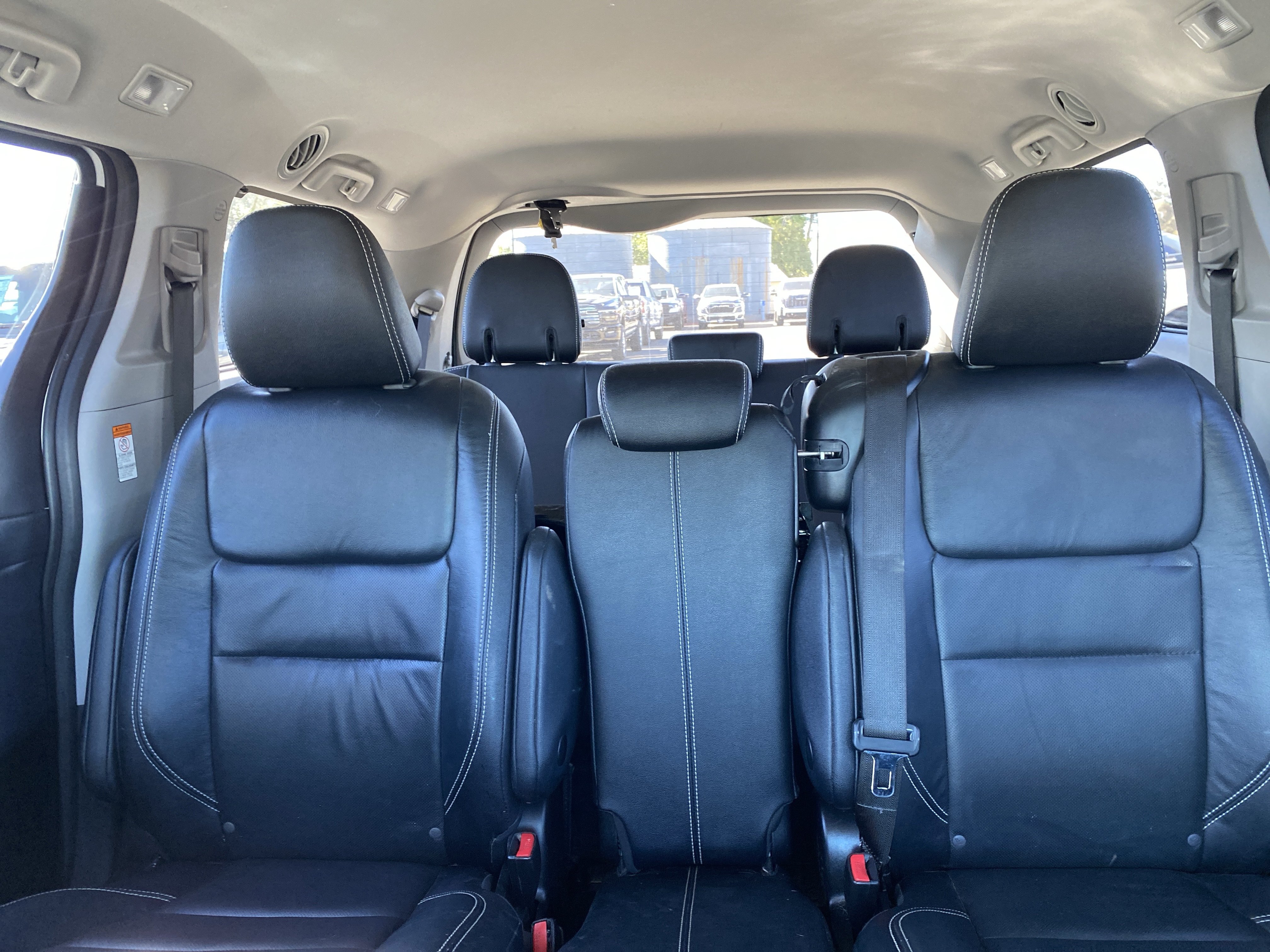 Used 2018 Toyota Sienna SE FWD image 19